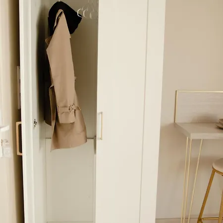 Meuble Le Refuge Dore Avec Netflix