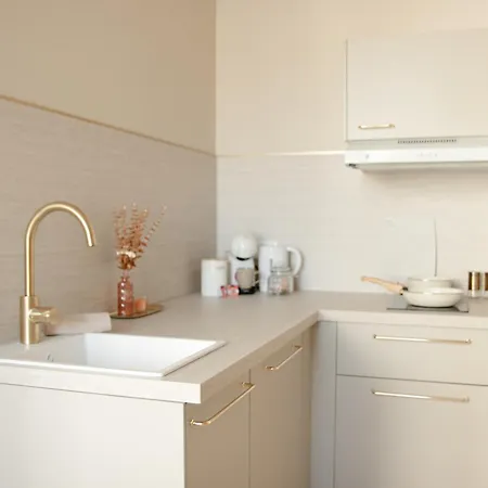 Meuble Le Refuge Dore Avec Netflix Homecourt