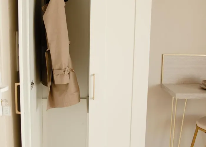 Meuble Le Refuge Dore Avec Netflix